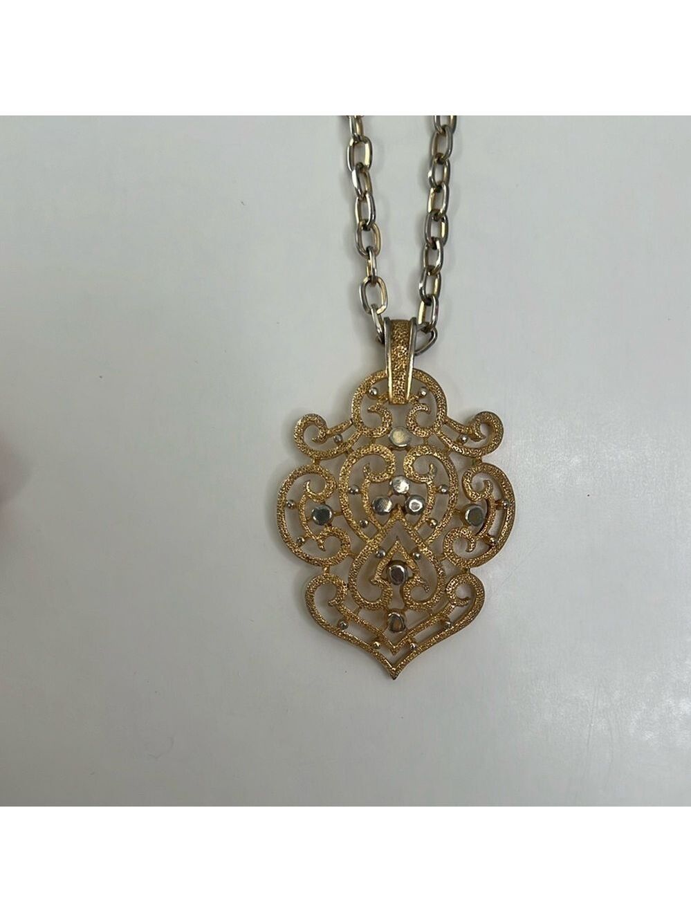 Crown Trifari vintage Gold Tone Pendant single strand chain. Granny core.